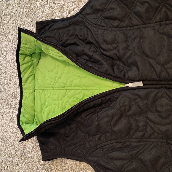 SALE!! Reversible Vibrant Green & Black Quilted Vest - Picture 12 of 12